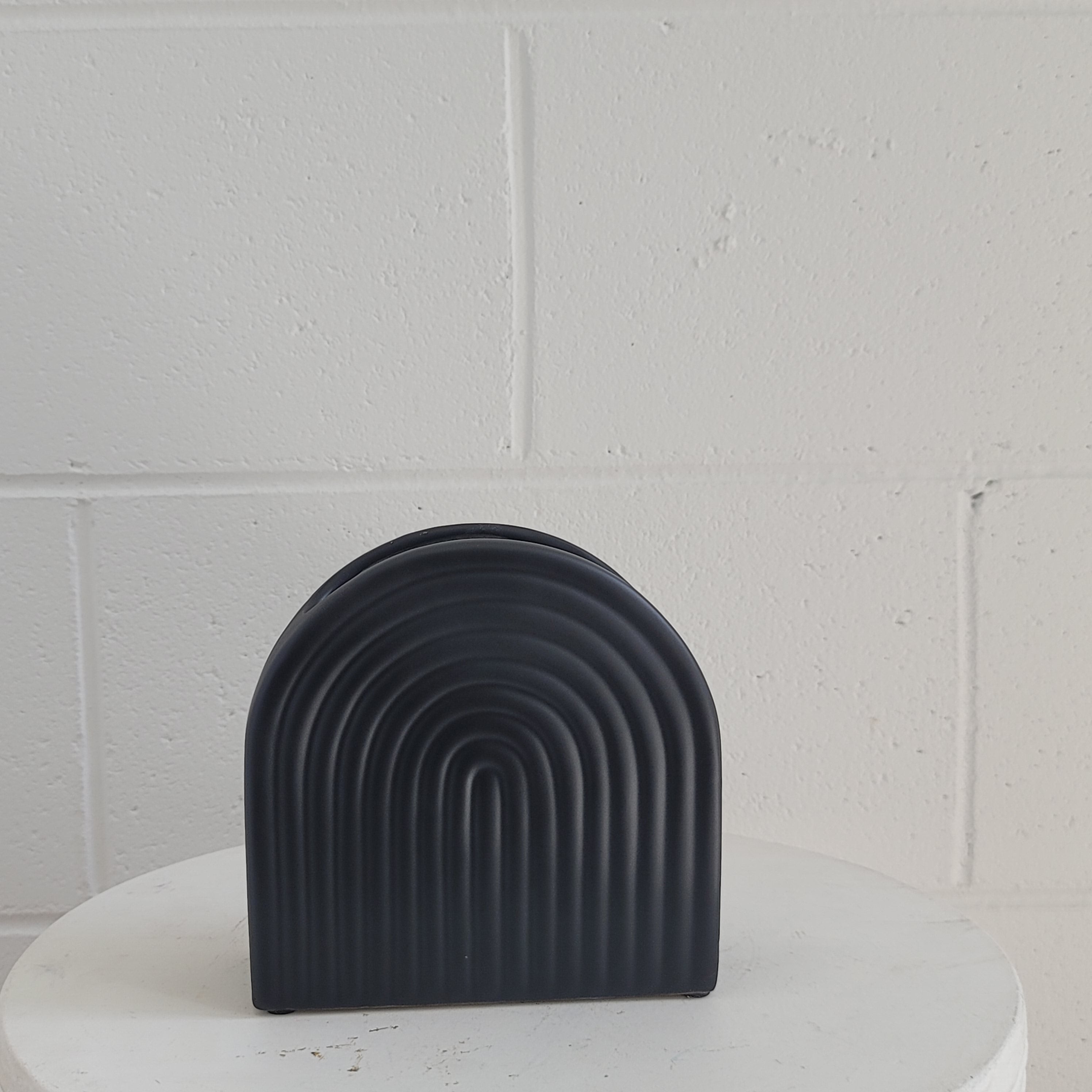 Arch Vase - Black